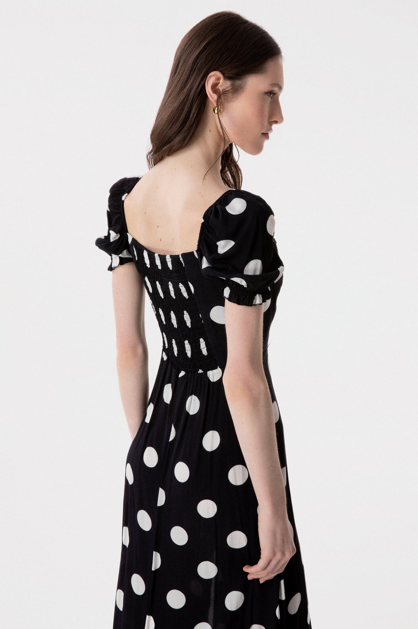 Nikita - Abito Midi A Mezza Manica Con Volant Sullo Scollo In Crepe • Pois Grande Nero Mar de Margaritas