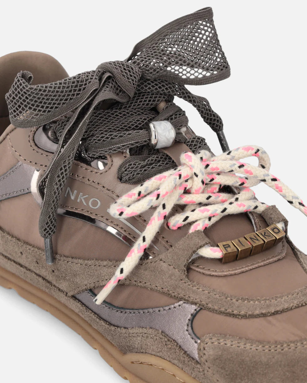 Pinko Sneakers con lacci doppi e applicazioni moro